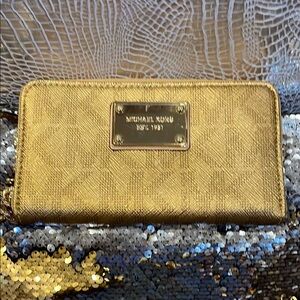 Authentic Michael Kors Shimmering Gold Wallet/Wristlet NWOT